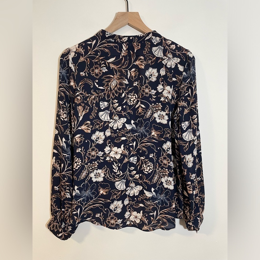 Lush Floral Wrap Blouse Long Sleeve Shirt Size Small Blue & White EUC Office - Picture 6 of 9